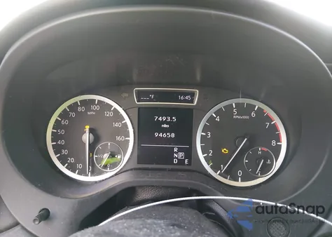 2017 Infiniti Qx30 Premium z USA, uszkodzony, nr VIN SJKCH5CP3HA016515